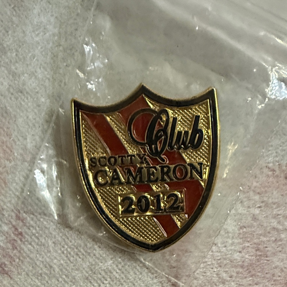Scotty Cameron- 2012 Club Cameron Membership Shield Pin